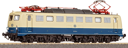 Electric locomotive BR 150 in oceanblue/cream livery<br /><a href='images/pictures/Roco/63712.jpg' target='_blank'>Full size image</a>